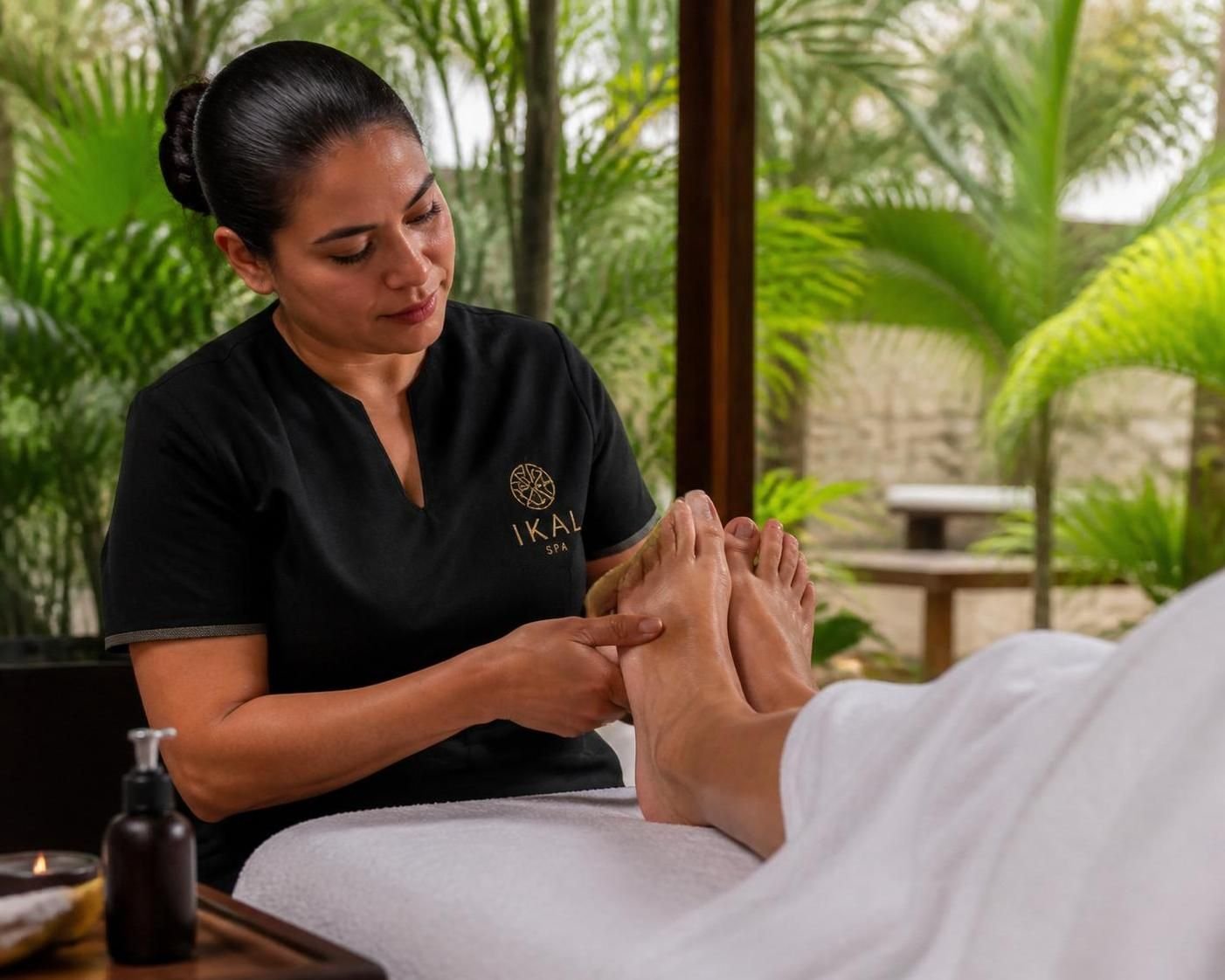 Oplev den ultimative zoneterapi-fodmassage i Playa del Carmen for dyb afslapning og foryngelse. Book din wellness-rejse i dag!